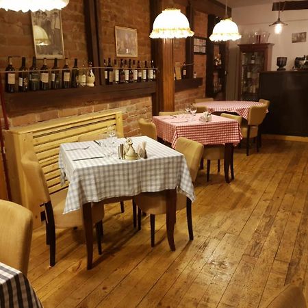 Nonna Mia Hotel Бухарест Экстерьер фото