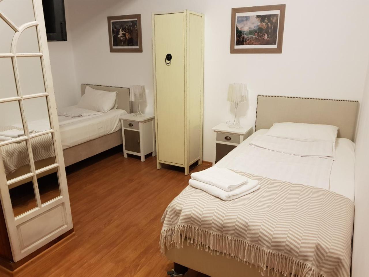 Nonna Mia Hotel Бухарест Экстерьер фото