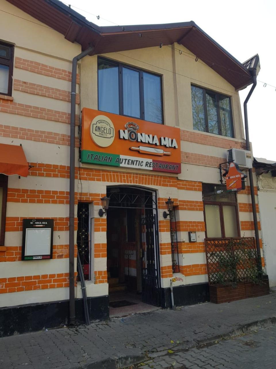 Nonna Mia Hotel Бухарест Экстерьер фото