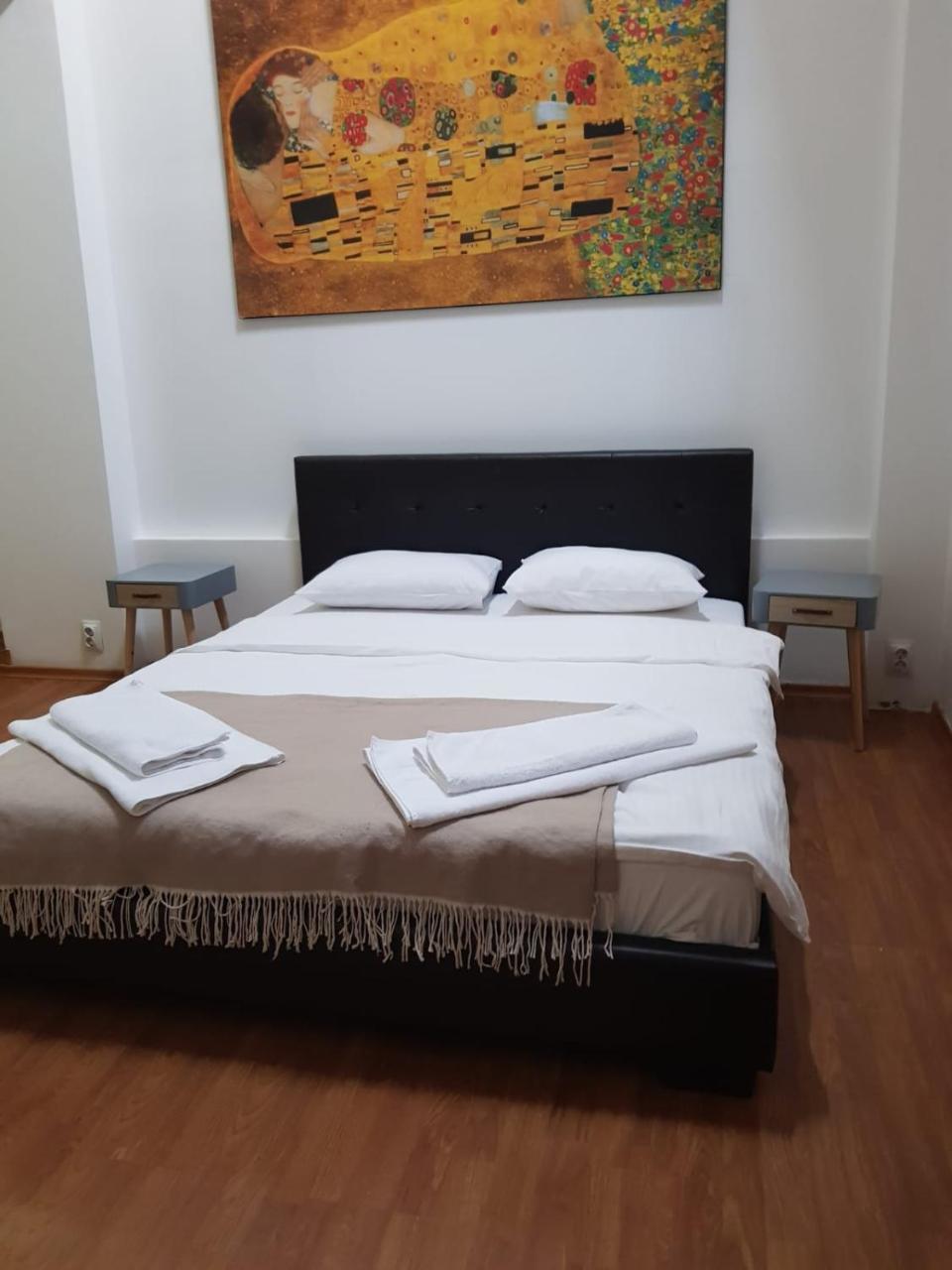 Nonna Mia Hotel Бухарест Экстерьер фото