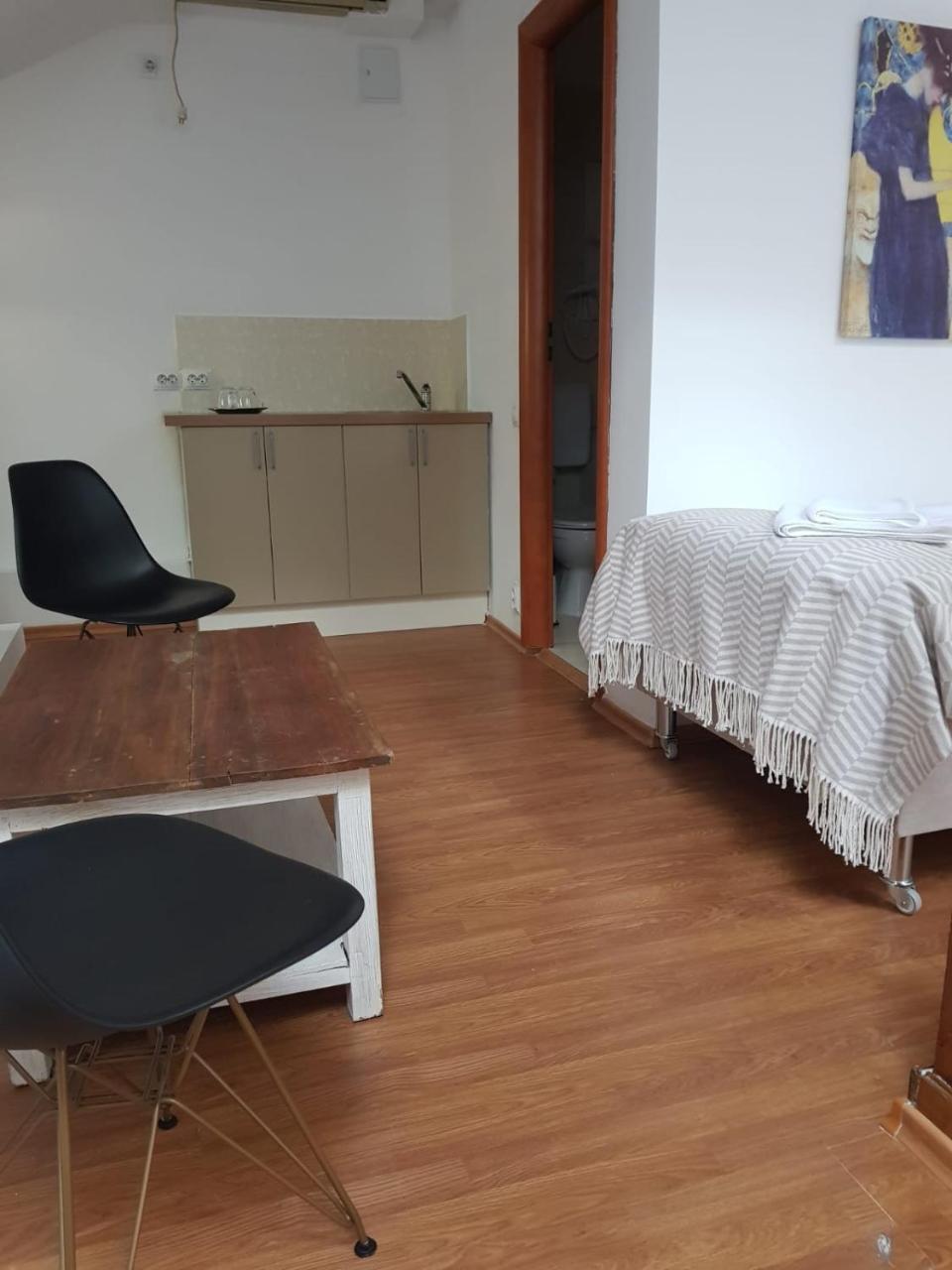 Nonna Mia Hotel Бухарест Экстерьер фото