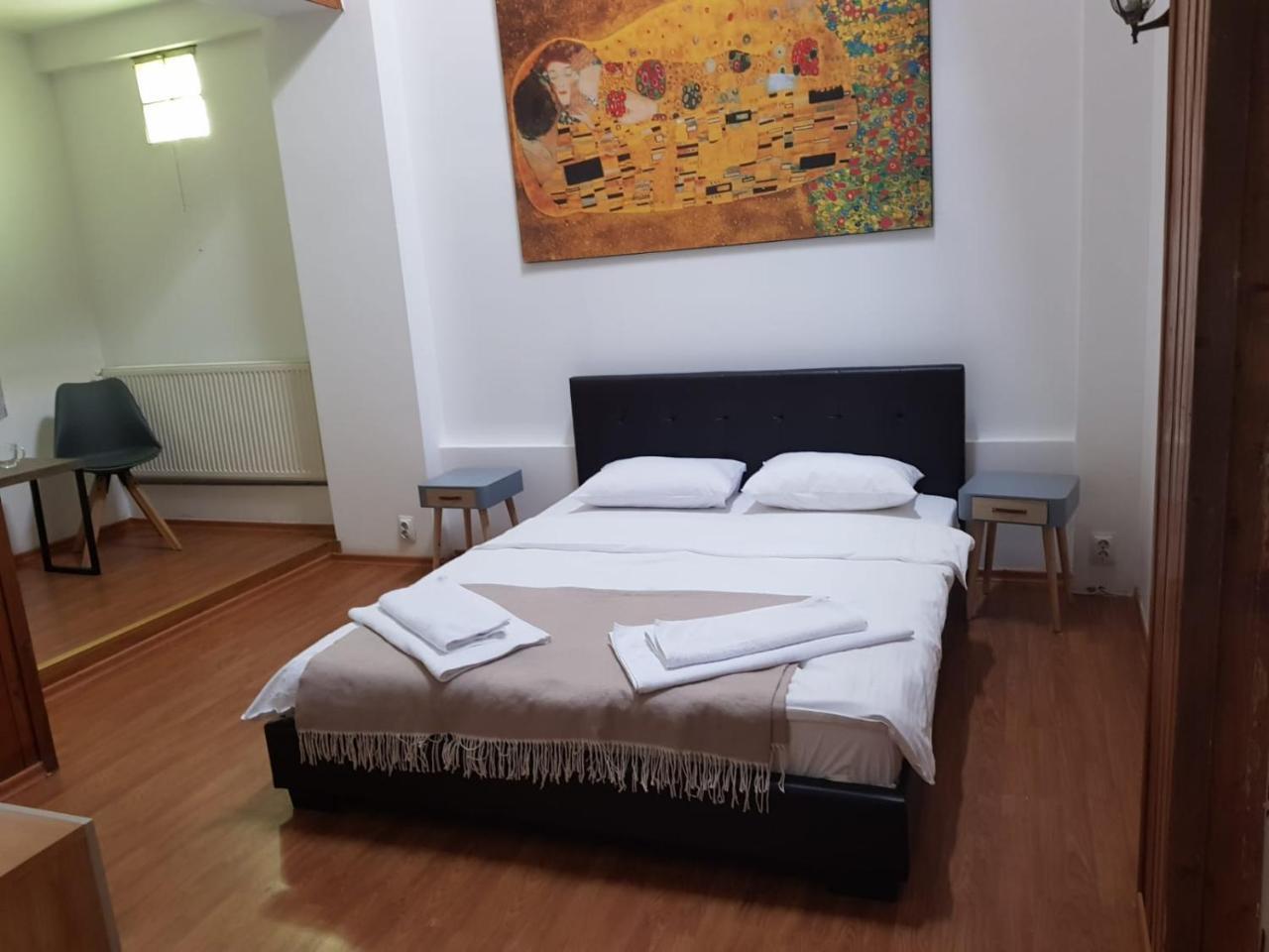 Nonna Mia Hotel Бухарест Экстерьер фото