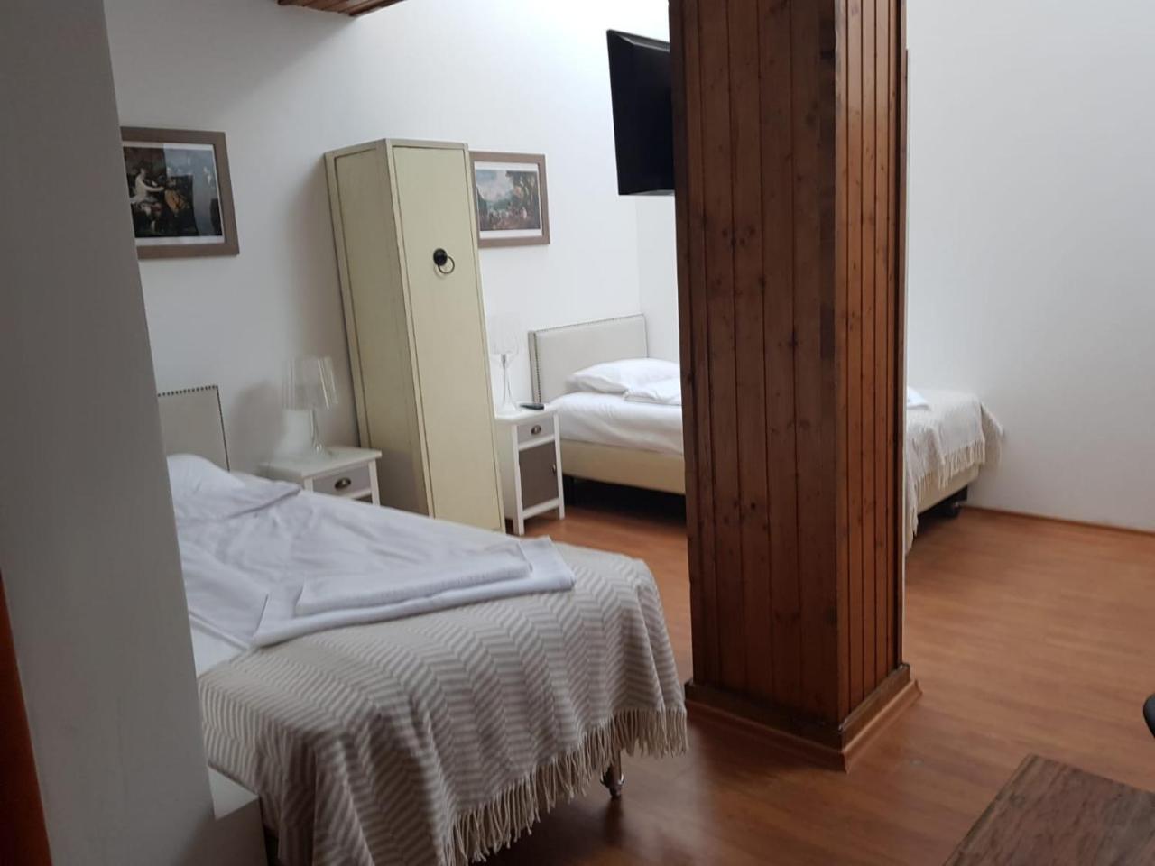 Nonna Mia Hotel Бухарест Экстерьер фото