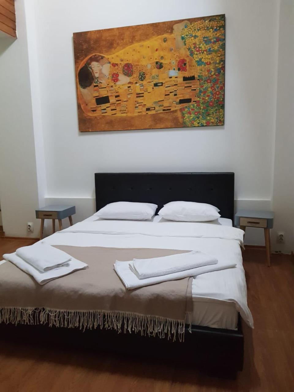 Nonna Mia Hotel Бухарест Экстерьер фото