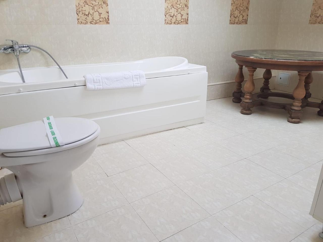 Nonna Mia Hotel Бухарест Экстерьер фото
