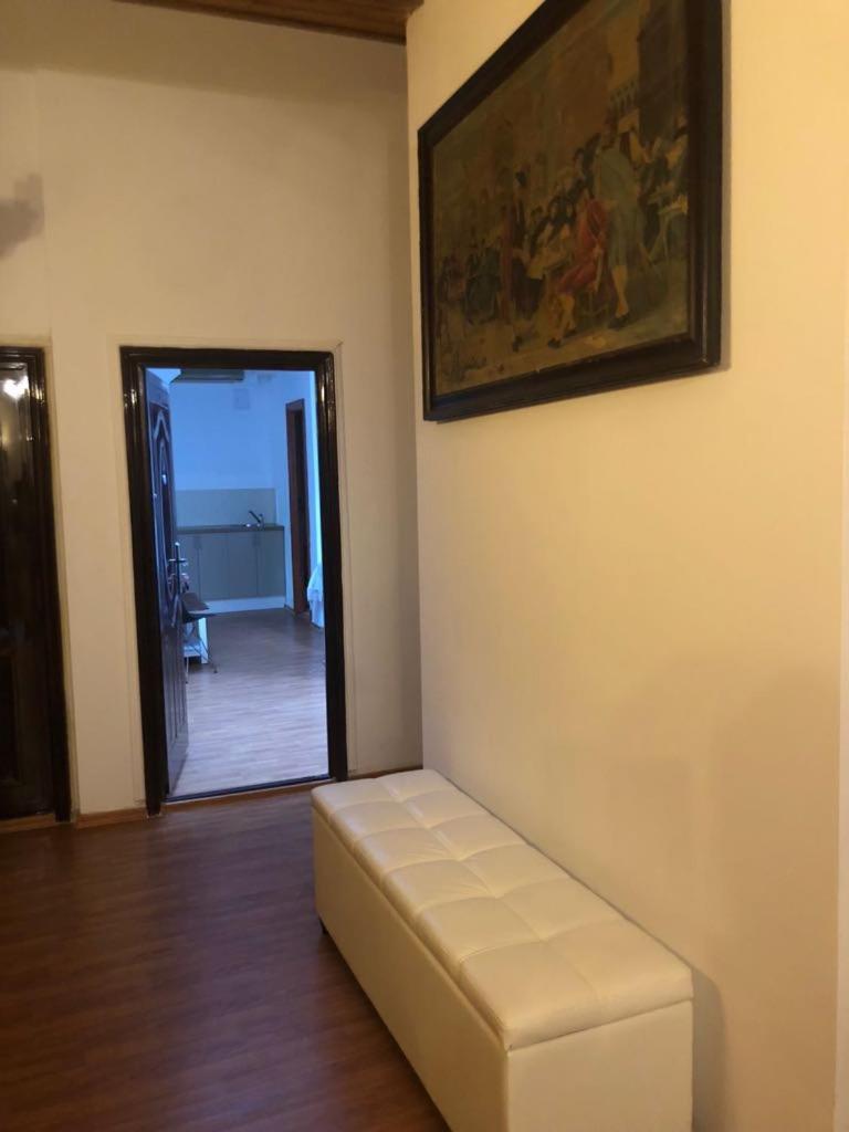 Nonna Mia Hotel Бухарест Экстерьер фото